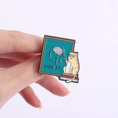Broche en Alliage Émaillé Créative Chat de Dessin Animé Enseignant Diagramme de Cerveau Use It Épinglette Badge Académique Bijoux