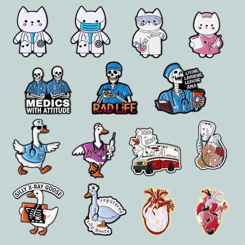 Broches en Émail Médical Dessin Animé Chat Docteur Infirmière Oie Squelette Cœur Stéthoscope Badge en Métal Alliage