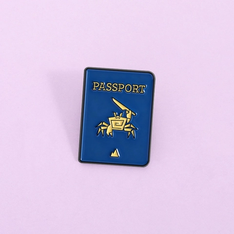 Spilla in Smalto a Forma di Passaporto Cartone Animato Divertente Granchio Distintivo in Metallo Accessorio Viaggio per Zaino Abiti