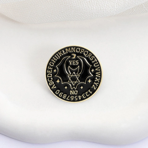 Broche Gothique Planche Ouija Émail Pin Chauve-souris Lune Étoile Mystérieux Noir Or Badge Métal Rond Bijoux Accessoire