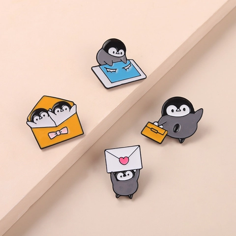 Cartoon Pinguin Emaille Pin Legierung Tier Brosche Niedlich Herz Umschlag Abzeichen Schmuck Deko Zubehör Für Kleidung Taschen Rucksäcke Unisex