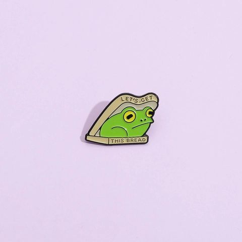 Spilla in Smalto Creativa Let's Get This Bread Frog Sandwich Cartone Animato Divertente Lega Spilla Personalità Per Decorazione Vestiti