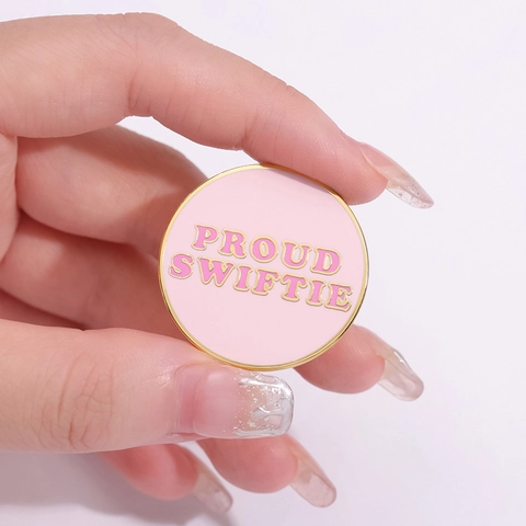 Muziek Fan Proud Singer Thema Ronde Emaille Pin Legering Brosche Goud Metalen Rand Roze Badge Mode Kleding Accessoire