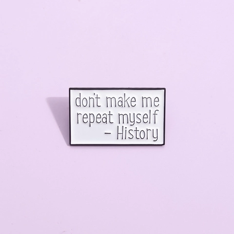 Storia Don't Make Me Repeat Myself Spilla Smaltata Bianca e Nera Rettangolare in Lega Spilla con Citazione Umoristica Gioielli Unisex