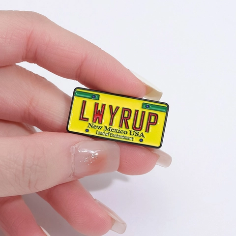 Vintage Zinc Alloy Enamel Brooch Pin Lawyer License Plate Singer Fan Quote Badge Fashion Accessory For Clothing Bag