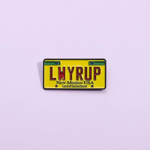 Creatieve Gele Kentekenplaat Emaille Pin LWYRUP New Mexico USA TV Serie Randapparatuur Legering Broche Badge Voor Kleding Decoratie