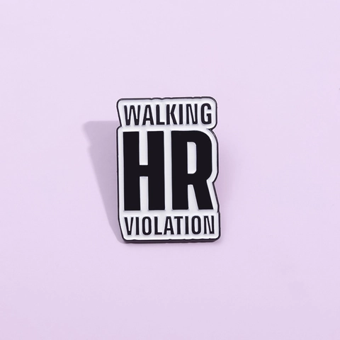 Grappige Walking HR Violation Emaille Pin Cartoon Creatieve Letter Metalen Broche Kantoormedewerker Humor Badge Sieraden Cadeau