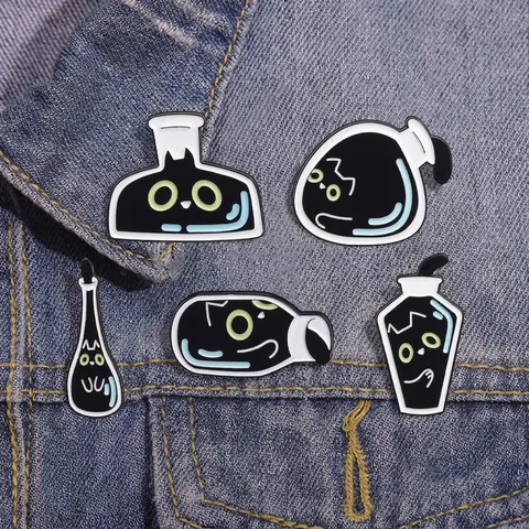 Niedliche Cartoon Schwarze Katze Labor Glaswaren Emaille Brosche Pins Kreative Legierung Tropföl Flasche Abzeichen Pins Für Rucksack Kleidung