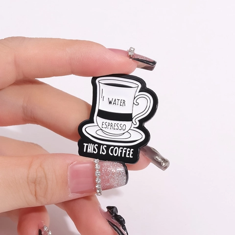 Creatieve Legering Koffiekopje Emaille Broche Pin Zwart En Wit Espresso Ontwerp Voor Rugzak Kleding Unisex Mode Sieraden