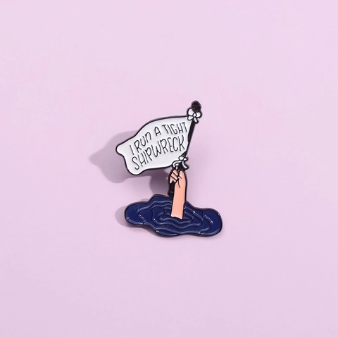 Humorvolle I Run A Tight Shipwreck Emaille Pin Legierung Brosche Hand Flagge Welle Abzeichen Für Denim Jacke Rucksack Unisex Zubehör