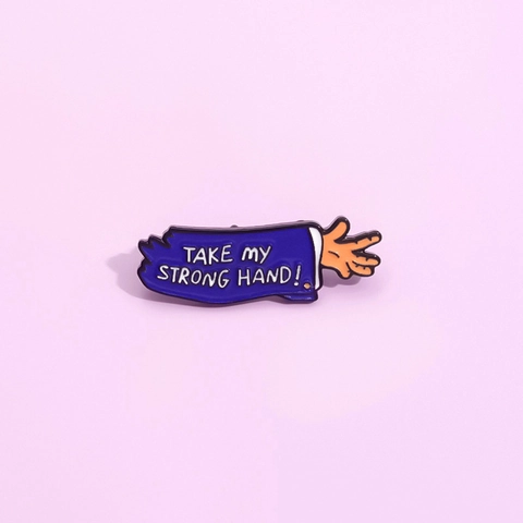 Épingle en Émail Take My Strong Hand Broche Citation de Film Drôle Alliage Dessin Animé Manche Bleue Main Déformée Badge Cadeau Bijoux