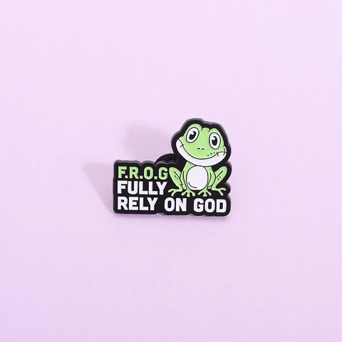Cartoon Frosch Emaille Brosche Fully Rely On God Slogan Grün Tier Legierung Abzeichen Trendiges Accessoire Für Damen Herren Pin