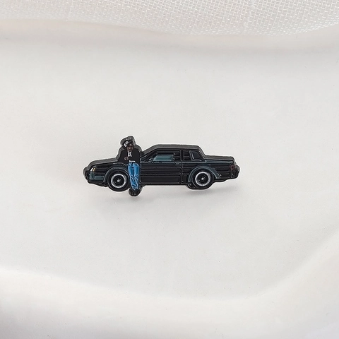 Retro Klassisches Auto Und Figur Emaille Brosche Personalisierte Legierung Metall Abzeichen Pin Für Kleidung Rucksack Hip Hop Schmuck
