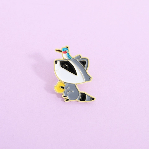 Niedliche Cartoon Waschbär Mit Blauem Vogel Emaille Brosche Pin Legierung Einbrennlack Tier Abzeichen Für Kleidung Rucksack