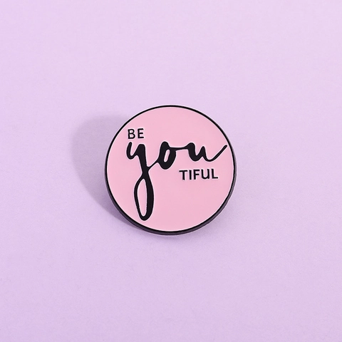 Spilla Rotonda in Smalto Rosa con Scritta Be You Tiful in Lega Spilla Distintivo Personalità Creativa per Decorazione Vestiti Borse