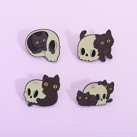 Spilla in Smalto Lega Gatto Nero Teschio Halloween Personalizzata Cartone Animato Pin Metallo Verniciato per Vestiti Borse
