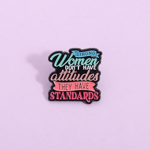 Strong Women Don't Have Attitudes They Have Standards Emaille Pin Legierung Zitat Brosche Feminismus Abzeichen Damen Kleidung Dekor