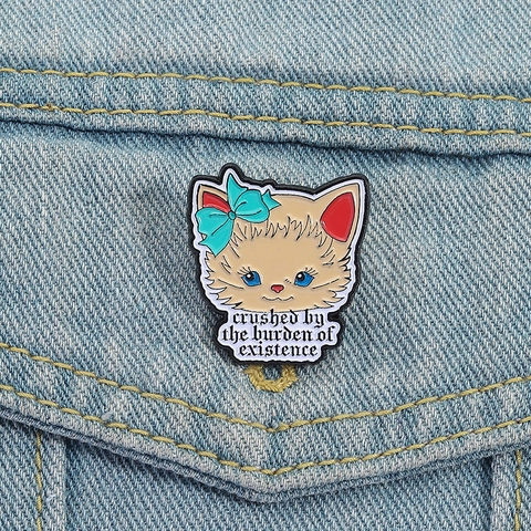 Broche en Alliage Émaillé Chat de Dessin Animé Avec Nœud et Slogan Badge pour Vêtements et Accessoires de Sac à Dos Cadeau