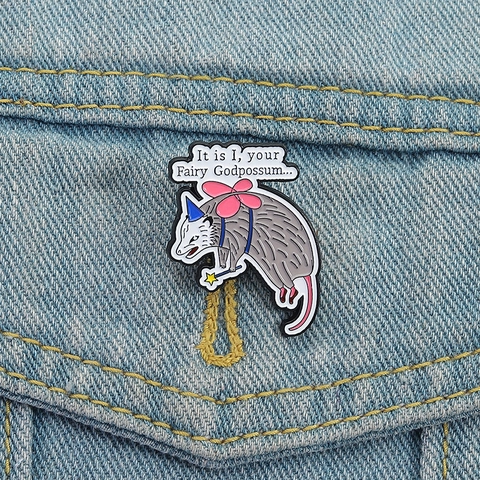 Épingle en Émail Opossum Fée Marraine Drôle Dessin Animé Avec Ailes Baguette Broche en Alliage Laque Badge Pour Vêtements Sac