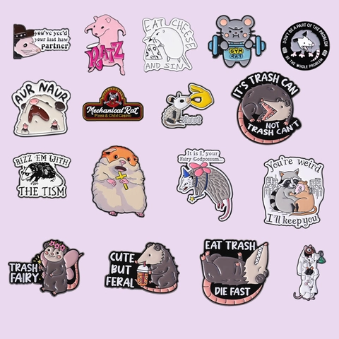 Divertenti Spille Smaltate Opossum Procione Cartone Animato Simpatici Distintivi Animali in Lega Con Slogan per Zaino Abbigliamento Gioielli