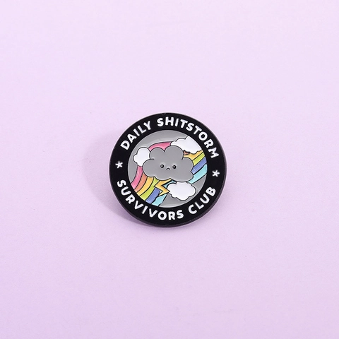 Ronde Legering Emaille Broche Badge Daily Shitstorm Survivors Club Pin Donkere Wolk Regenboog Bliksem Creatief Metalen Badge Cadeau