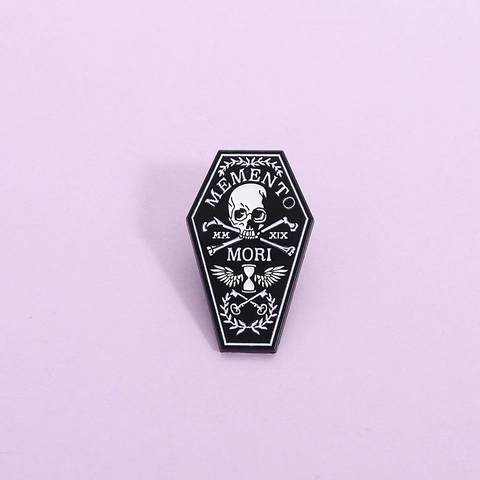 Gothic Memento Mori Coffin Enamel Pin Skull Crossbones Badge Zinc Alloy Lacquer Brooch Halloween Party Unisex Jewelry