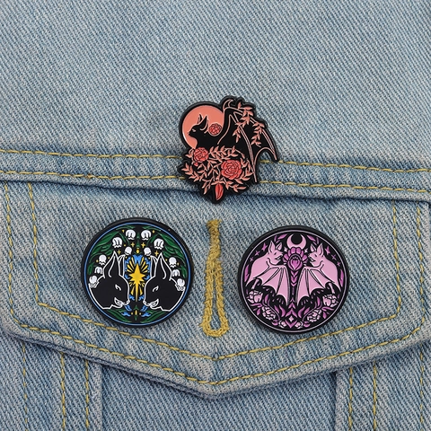 Broche en Émail Gothique Personnalisée en Alliage de Zinc Chauve-souris Rose Lapin Illustration Badge Accessoire de Dessin Animé Créatif Sac