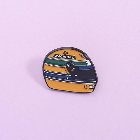 Spilla Creativa in Smalto a Forma di Casco da Pilota Distintivo Personalizzato in Lega di Zinco Giallo per Vestiti e Zaini