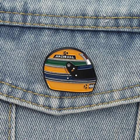 Spilla Creativa in Smalto a Forma di Casco da Pilota Distintivo Personalizzato in Lega di Zinco Giallo per Vestiti e Zaini