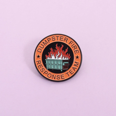 Divertido Pin de Esmalte Redondo Dumpster Fire Response Team de Aleación de Zinc Pintura al Horno Insignia Broche para Chaqueta Mochila