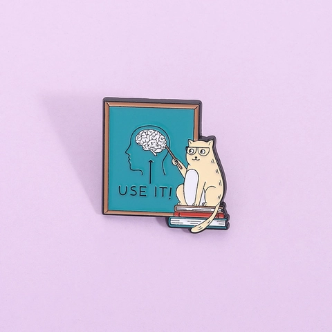 Broche Émaillée Drôle Chat Enseignant Alliage de Zinc Diagramme du Cerveau Chat sur des Livres Badge Pin Unisexe