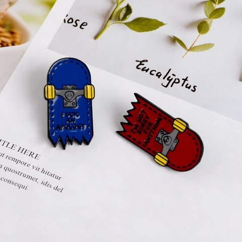 Set Spille Smaltate Skateboard Rotto Creativo Lega Gocciolamento Olio Scritta Spilla Per Vestiti Zaino Streetwear Punk Distintivo Regalo