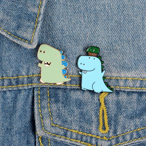 Simpatiche Spille in Smalto a Forma di Dinosauro Cartoon in Lega Distintivi per Zaino Vestiti Giacca Gioielli di Moda Decorativi