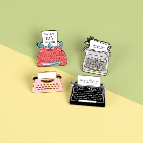 Vintage Nostalgic Typewriter Enamel Pin Brooch Retro Alloy Literary Writer Slogan Lapel Badge For Clothes Bags Jewelry Gift