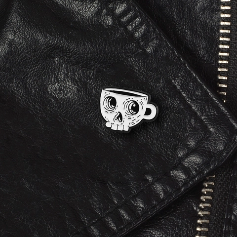 Spilla Creativa in Smalto a Forma di Tazza da Caffè con Teschio Badge Punk Gotico Gioielli per Uomo Donna Accessori per Abbigliamento Zaino