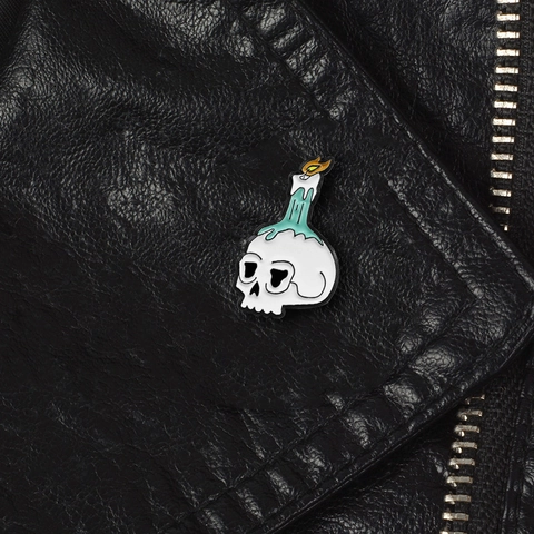 Broche de Esmalte Creativo de Calavera Con Vela Encendida Pin de Solapa Gótico Punk Personalizado Joyería Regalo Para Mujeres Hombres