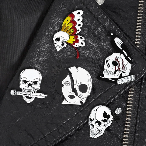 Broche de Esmalte de Calavera Gótica Oscura Juego Aleación Cuervo Rosa Mariposa Cara Mujer Insignias Joyería Punk