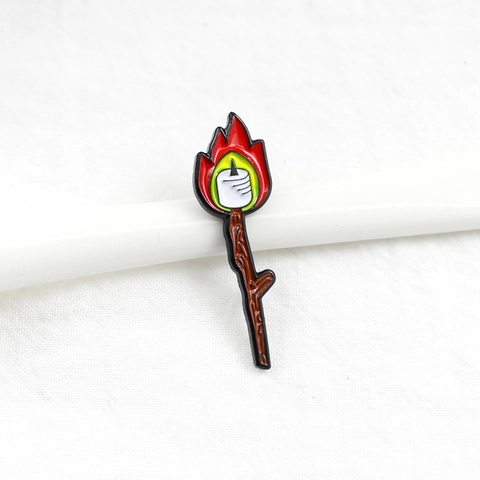 Broche en Email Créative Guimauve Grillée Sur le Feu Broche en Alliage de Dessin Animé pour Vêtements Sac à Dos Thème Camping