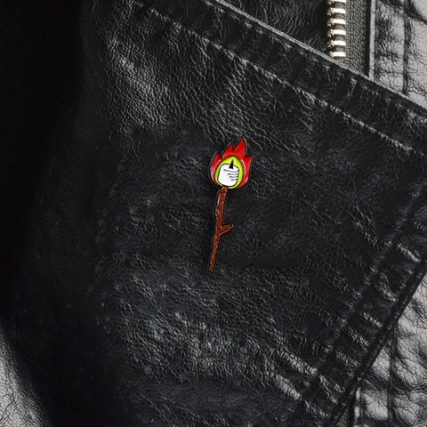 Broche en Email Créative Guimauve Grillée Sur le Feu Broche en Alliage de Dessin Animé pour Vêtements Sac à Dos Thème Camping