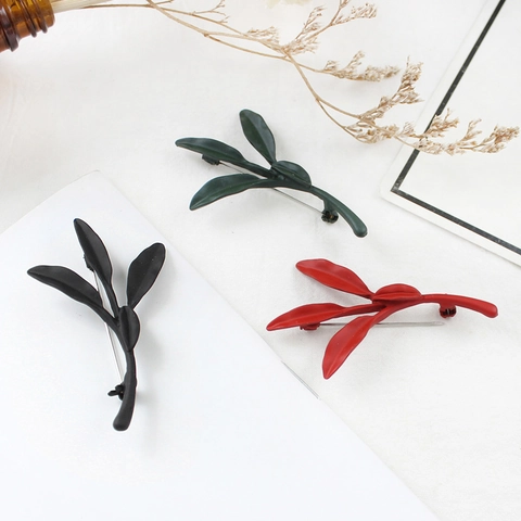 Minimalist Alloy Leaf Brooch Pin Matte Finish Plant Shape Branch Badge For Suit Sweater Clothing Accessories Unisex Jewelry