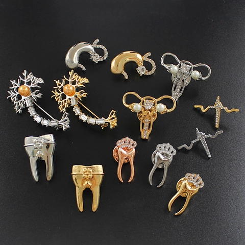 Spilla Creativa in Lega a Forma di Organo Medico con Strass Utero Battito Cardiaco Dente Gioielli Regalo per Medici Infermieri