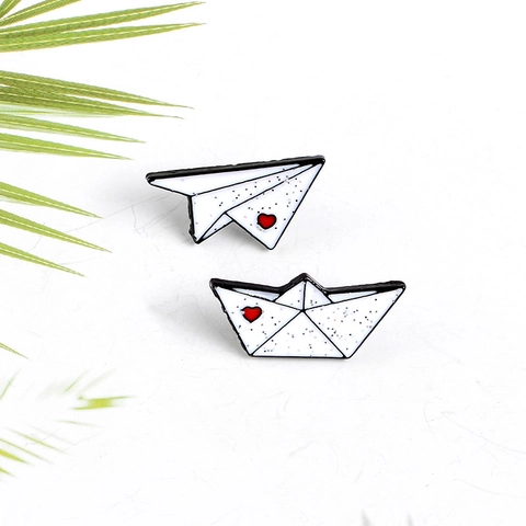 Origami Flugzeug Boot Emaille Brosche Legierung Glitzer Weiß Rot Herz Süße Cartoon Reversnadel Schmuck Für Damen Freunde Geschenk