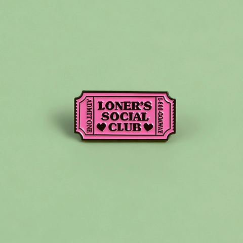 Spilla Creativa in Lega Smaltata Rosa a Forma di Biglietto Loner Social Club Distintivi per Zaino Abbigliamento Accessorio Decorativo Donna Uomo Bambini