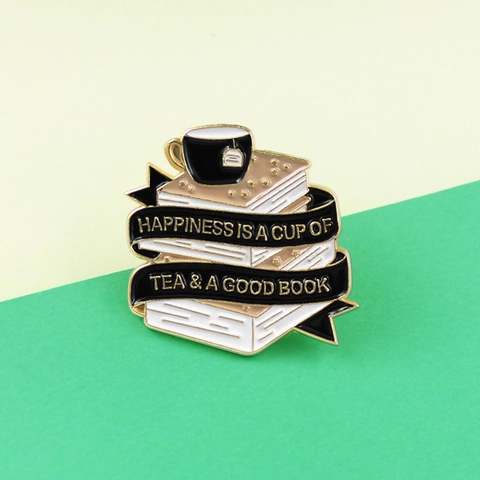 Broche de Esmalte Creativo Happiness Is A Cup Of Tea And A Good Book Broche de Aleación Pila de Libros Taza de Té Insignia