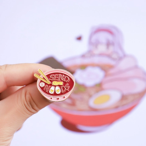 Broche en Émail Amusante Bol de Ramen Send Noods Créatif Rose Cœur Œuf Alliage Badge pour Vêtements Sac à Dos