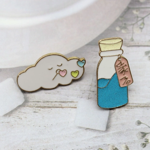 Broche de Esmalte de Botella de Poción de Nube Durmiente Lindo Conjunto Botella de Deseo de Purpurina Drink Me Pin de Aleación