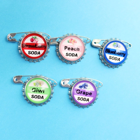 Cartoon Creative Fruit Soda Bottle Cap Brooch Enamel Alloy Pin Badge Strawberry Peach Grape Blueberry Kiwi Jewelry Gift