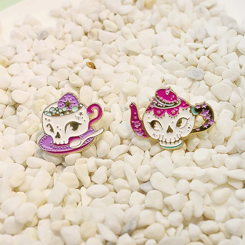 Gothische Magische Schedel Koffiepot Beker Emaille Broche Pin Set Legering Paars Wit Emaille Badge Voor Rugzak Halloween Cadeau