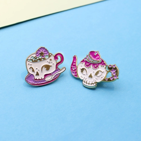 Gothische Magische Schedel Koffiepot Beker Emaille Broche Pin Set Legering Paars Wit Emaille Badge Voor Rugzak Halloween Cadeau