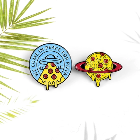 Épinglette en Émail Pizza Créative OVNI Vaisseau Spatial Et Saturne Planète Pizza Broches Pour Sacs À Dos Vêtements Bijoux
